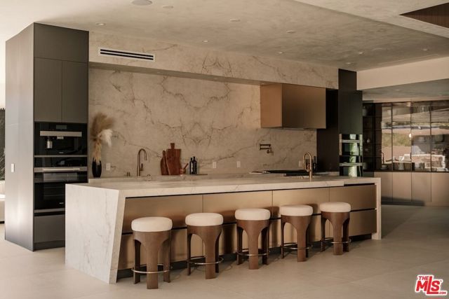 19378 Lemmer Drive, Tarzana (los Angeles), CA 91356