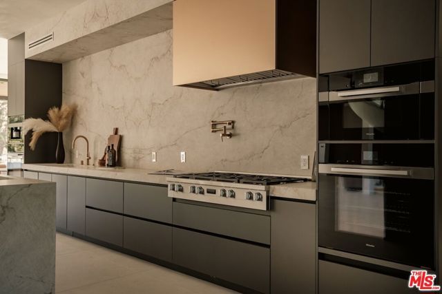 19378 Lemmer Drive, Tarzana (los Angeles), CA 91356