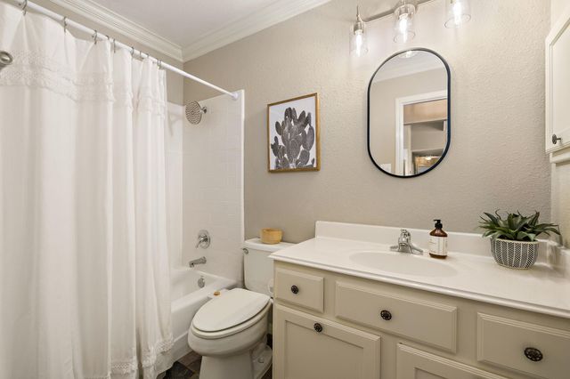 2040 SAINT ANDREWS DR, Round Rock, TX 78664