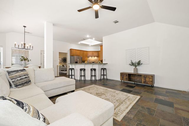 2040 SAINT ANDREWS DR, Round Rock, TX 78664