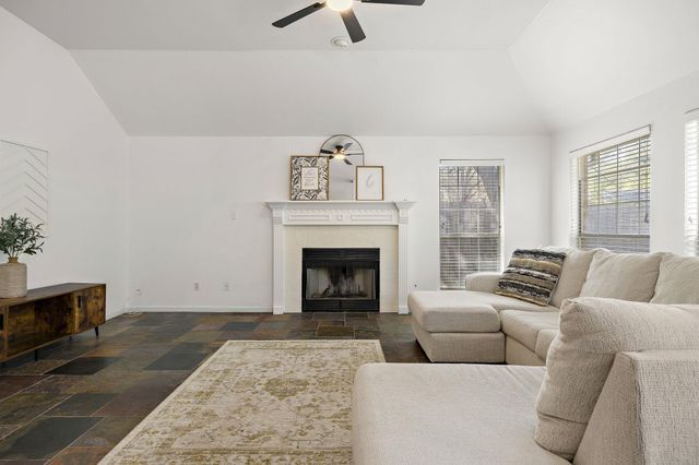 2040 SAINT ANDREWS DR, Round Rock, TX 78664