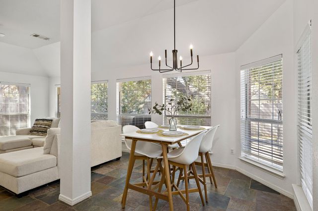 2040 SAINT ANDREWS DR, Round Rock, TX 78664