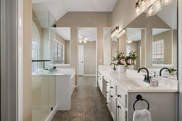 2040 SAINT ANDREWS DR, Round Rock, TX 78664