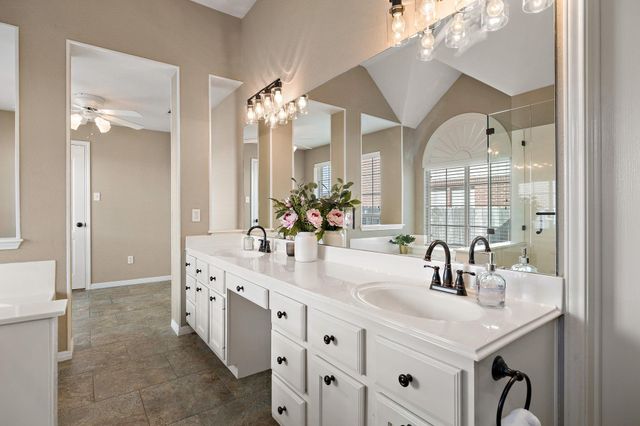 2040 SAINT ANDREWS DR, Round Rock, TX 78664