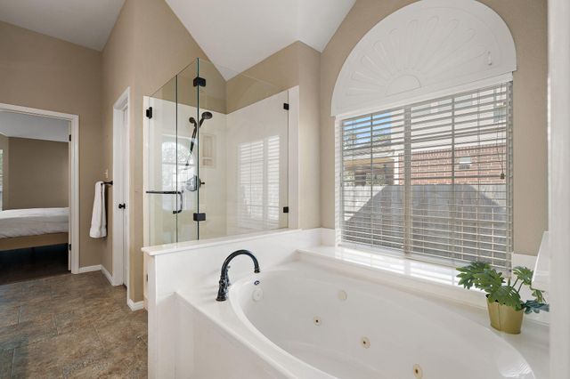 2040 SAINT ANDREWS DR, Round Rock, TX 78664