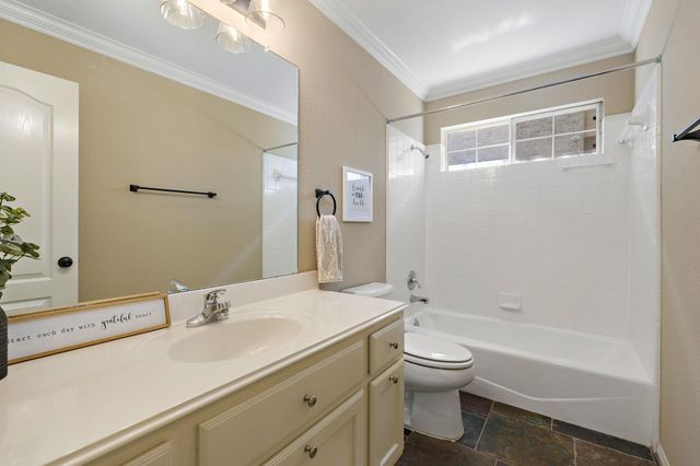 2040 SAINT ANDREWS DR, Round Rock, TX 78664