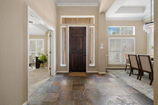 2040 SAINT ANDREWS DR, Round Rock, TX 78664