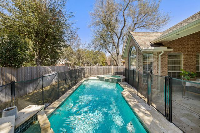 2040 SAINT ANDREWS DR, Round Rock, TX 78664