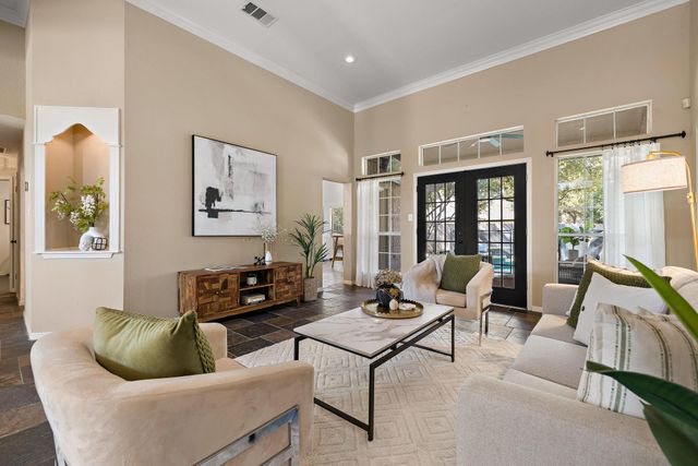 2040 SAINT ANDREWS DR, Round Rock, TX 78664