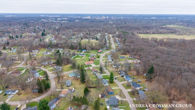 910 N Washington Avenue, Battle Creek, MI 49037