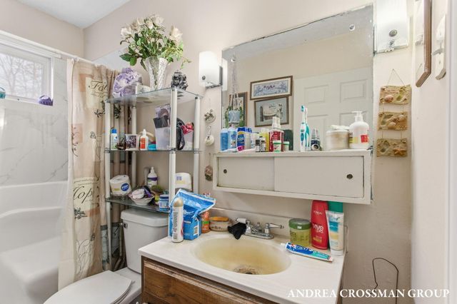 910 N Washington Avenue, Battle Creek, MI 49037