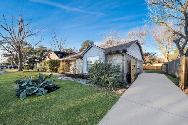 3842 Westmeadow Drive, Houston, TX 77082