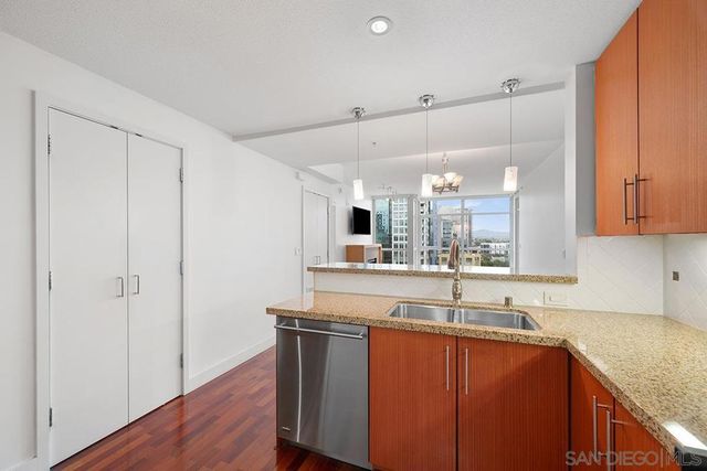 325 7th Avenue 1003, San Diego, CA 92101
