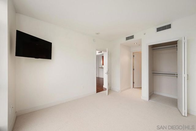 325 7th Avenue 1003, San Diego, CA 92101