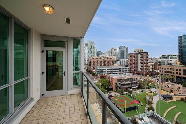 325 7th Avenue 1003, San Diego, CA 92101