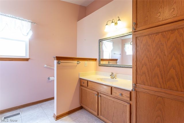 457 Harvest Lane, Seven Hills, OH 44131
