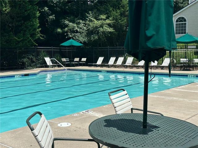 185 Weatherstone Drive, Woodstock, GA 30188