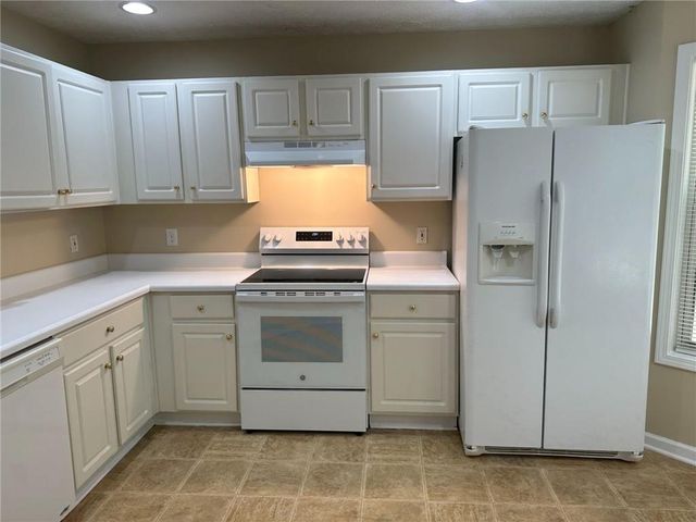 185 Weatherstone Drive, Woodstock, GA 30188