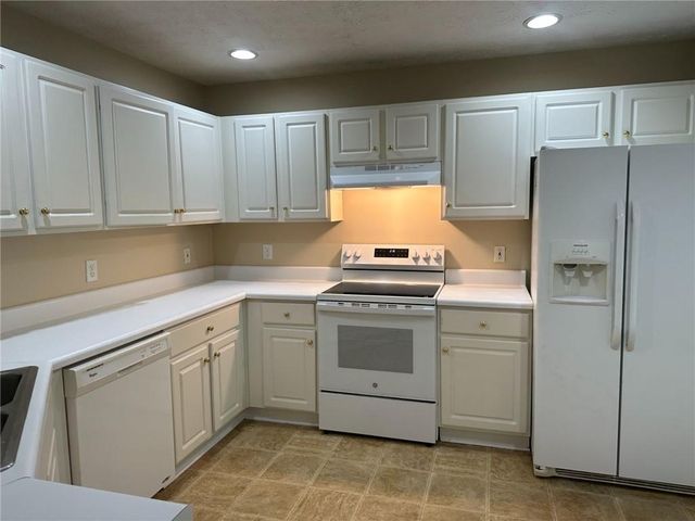 185 Weatherstone Drive, Woodstock, GA 30188