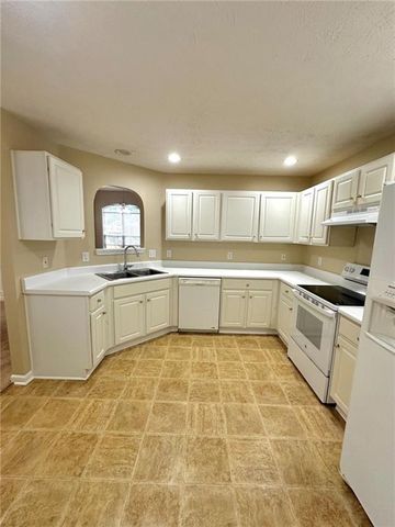 185 Weatherstone Drive, Woodstock, GA 30188