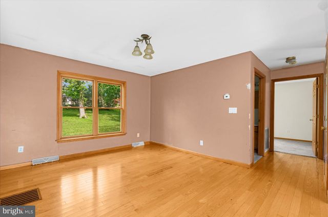 441 PITTSTOWN RD, Pittstown, NJ 08867