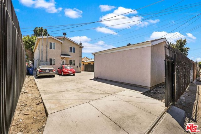 1219 E 57th Street, Los Angeles, CA 90011