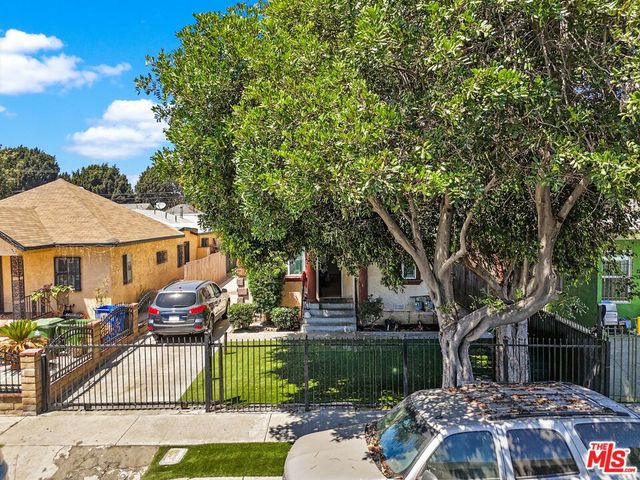 1219 E 57th Street, Los Angeles, CA 90011