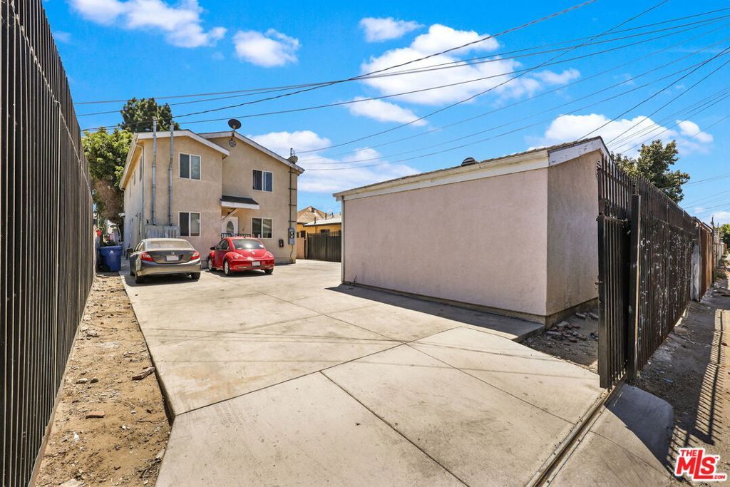 Image 12 of property listing at 1219 E 57th Street, Los Angeles, CA 90011