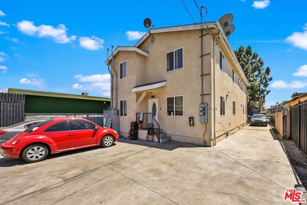 Image 14 of property listing at 1219 E 57th Street, Los Angeles, CA 90011