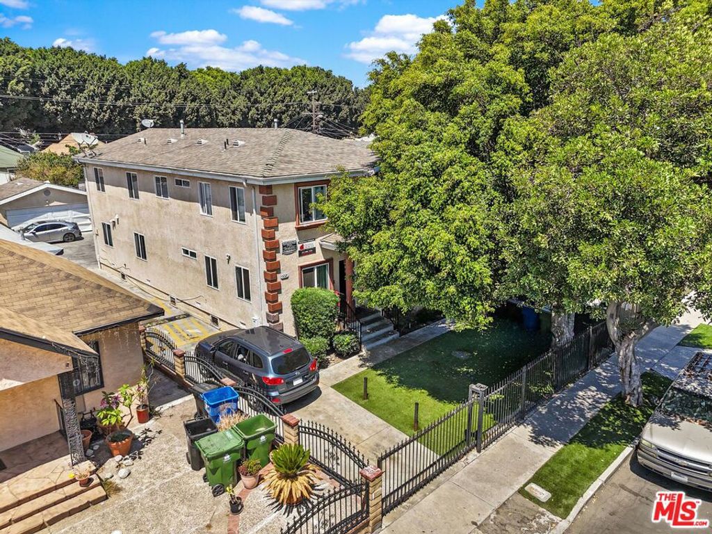 Image 15 of property listing at 1219 E 57th Street, Los Angeles, CA 90011