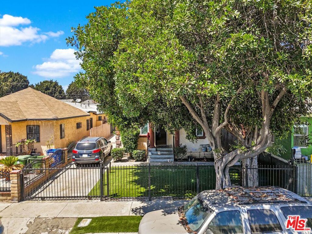 Image 16 of property listing at 1219 E 57th Street, Los Angeles, CA 90011