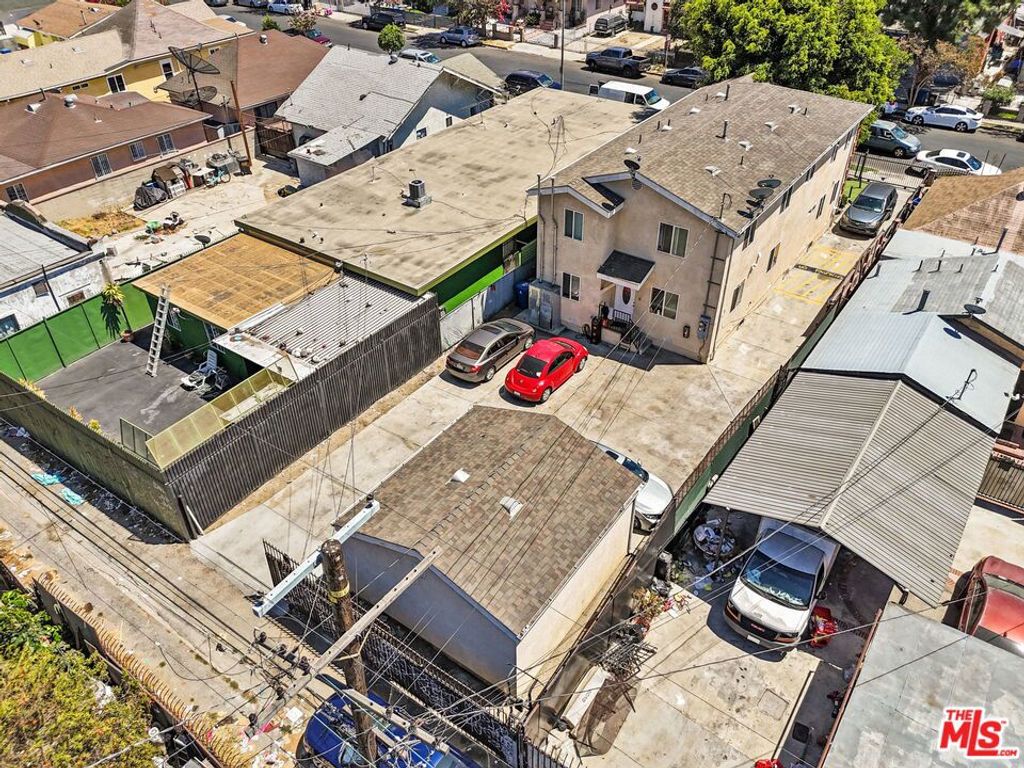 Image 18 of property listing at 1219 E 57th Street, Los Angeles, CA 90011