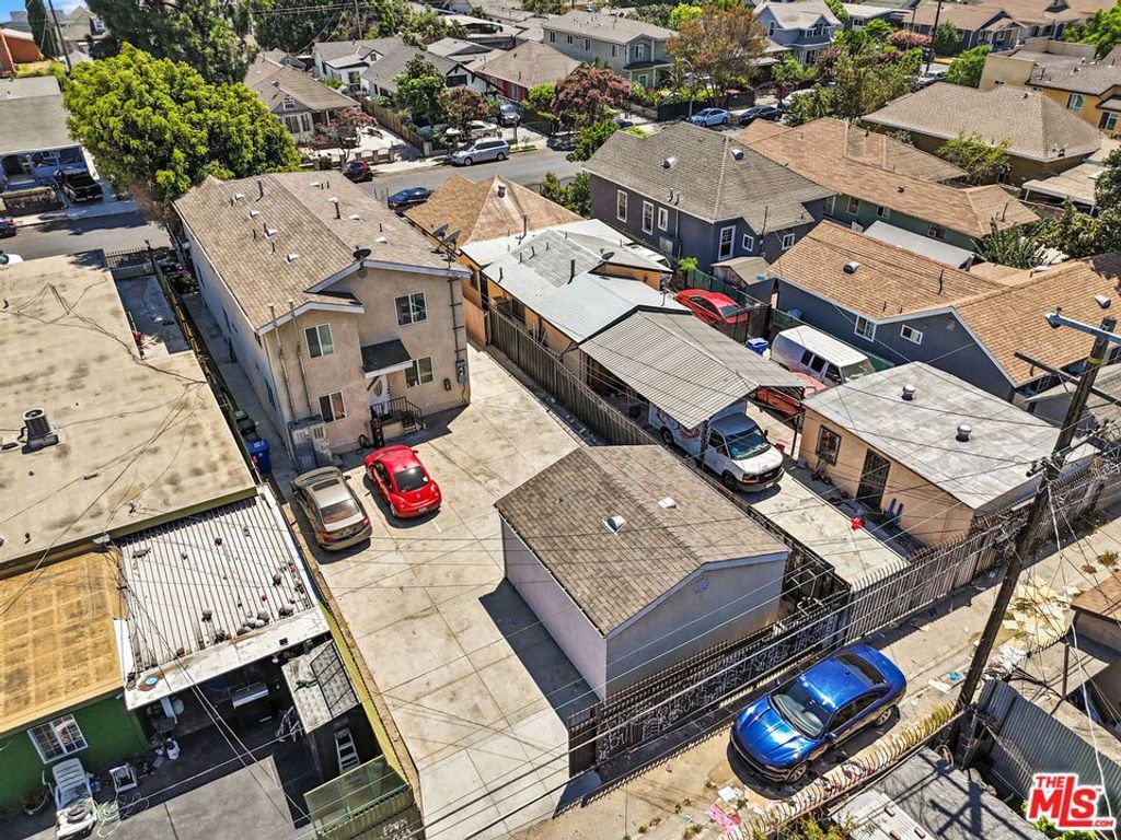 Image 20 of property listing at 1219 E 57th Street, Los Angeles, CA 90011