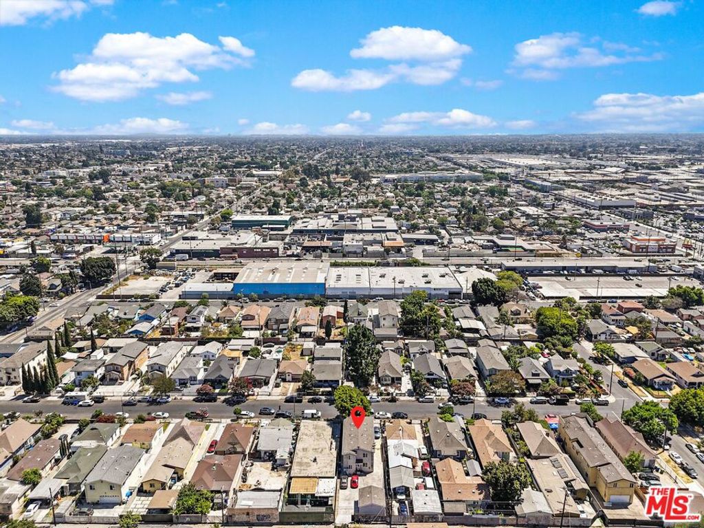 Image 22 of property listing at 1219 E 57th Street, Los Angeles, CA 90011