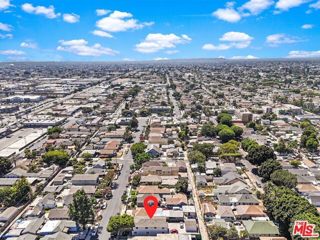 Image 23 of property listing at 1219 E 57th Street, Los Angeles, CA 90011