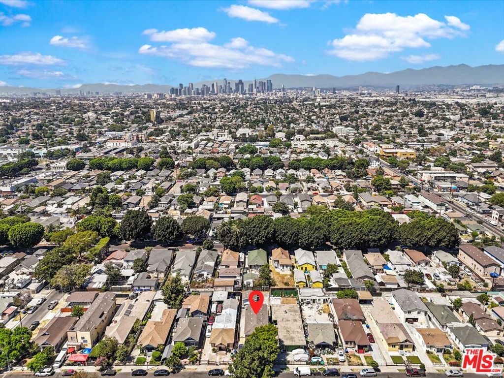 Image 24 of property listing at 1219 E 57th Street, Los Angeles, CA 90011