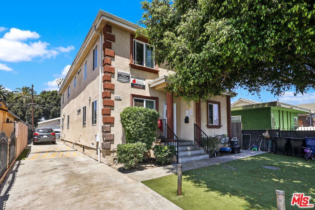 Image 3 of property listing at 1219 E 57th Street, Los Angeles, CA 90011
