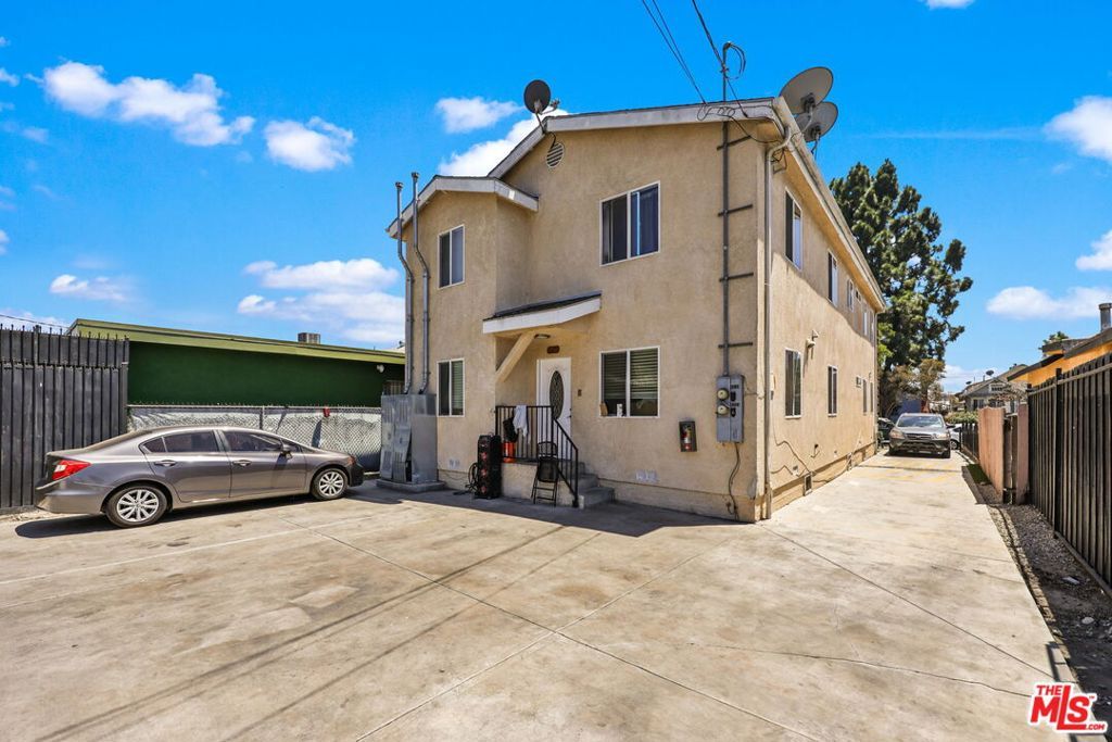 Image 9 of property listing at 1219 E 57th Street, Los Angeles, CA 90011