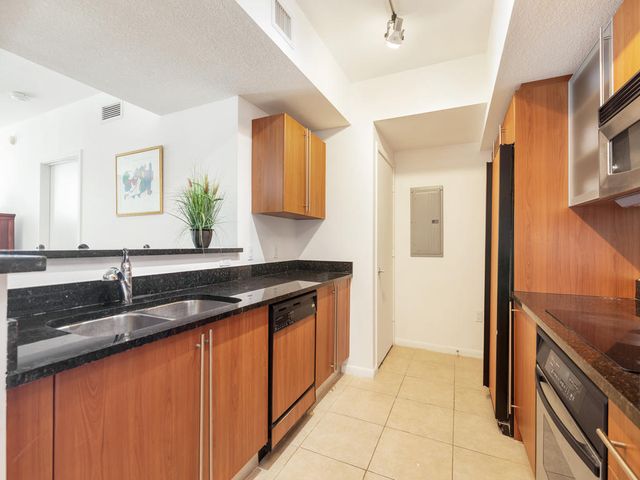 1551 N Flagler Drive 903, West Palm Beach, FL 33401