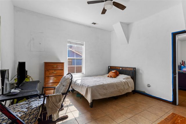 105 E Linden Street, Ennis, TX 75119