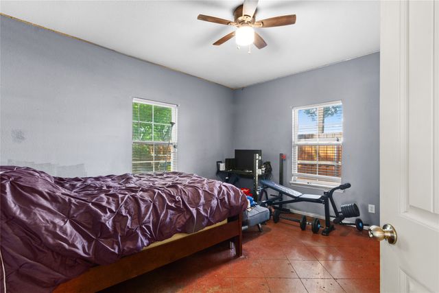 105 E Linden Street, Ennis, TX 75119