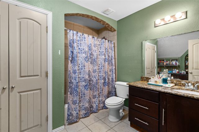 105 E Linden Street, Ennis, TX 75119