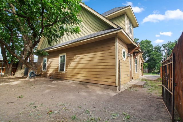 105 E Linden Street, Ennis, TX 75119