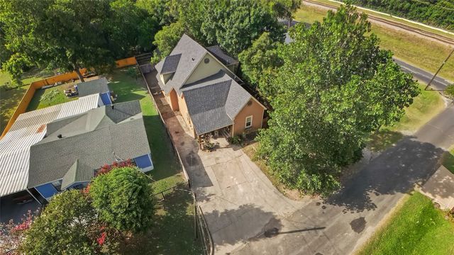 105 E Linden Street, Ennis, TX 75119