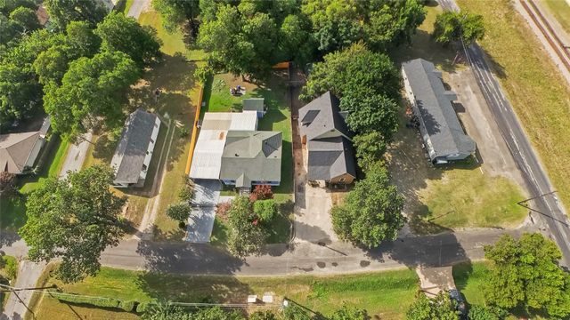 105 E Linden Street, Ennis, TX 75119