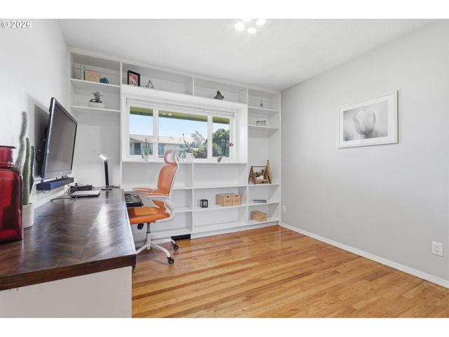 12915 Ne MORRIS Ct, Portland, OR 97230