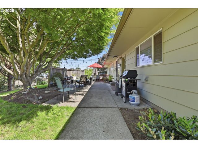 12915 Ne MORRIS Ct, Portland, OR 97230
