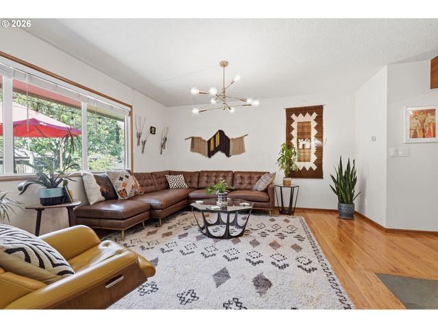 12915 Ne MORRIS Ct, Portland, OR 97230
