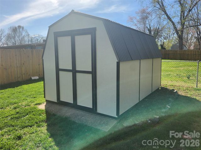 492 14th Avenue Drive NE, Hickory, NC 28601