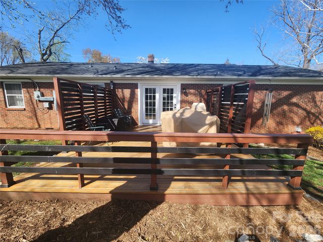 492 14th Avenue Drive NE, Hickory, NC 28601